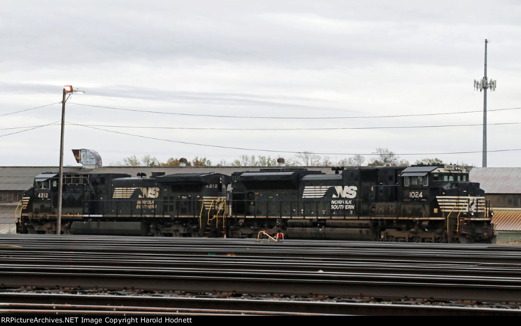 NS 1024 & 4212 in Pomona Yard